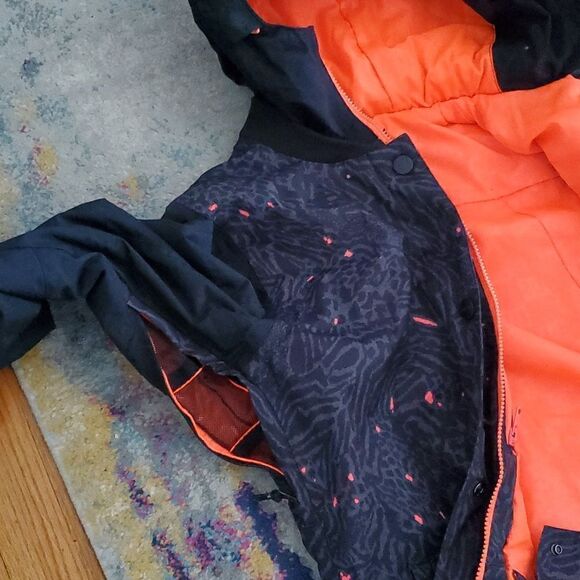 DC Squad 10K Women's Snow Jacket in Black & Orange - Picture 13 of 16